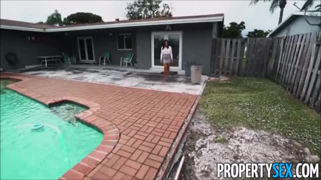 Latina real estate agent gets fucked by the handyman