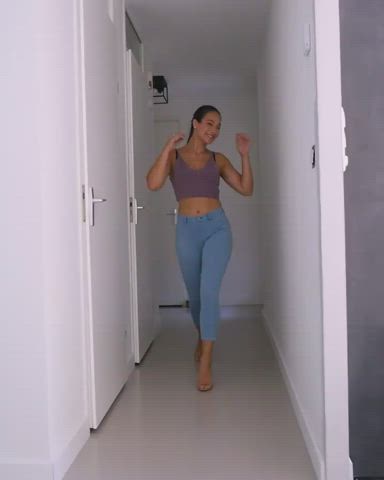 Booty Jeans Model gif