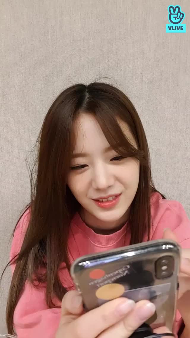 Gyuri sharing pics