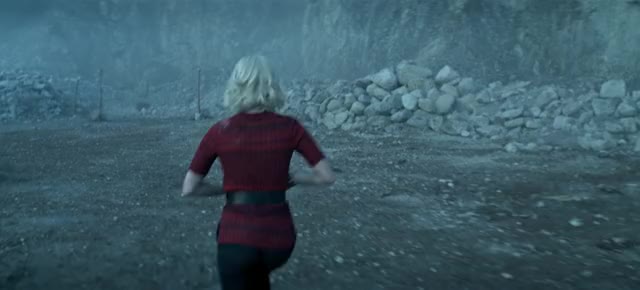 Kiernan Shipka gif