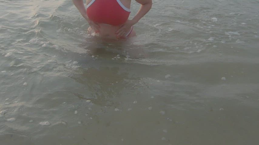 2x Titty drops in the surf 😉 xx 57yo (f) (OC) 🇦🇺