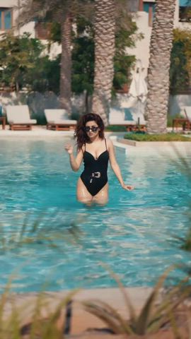 Avneet Kaur Bikini Exposing