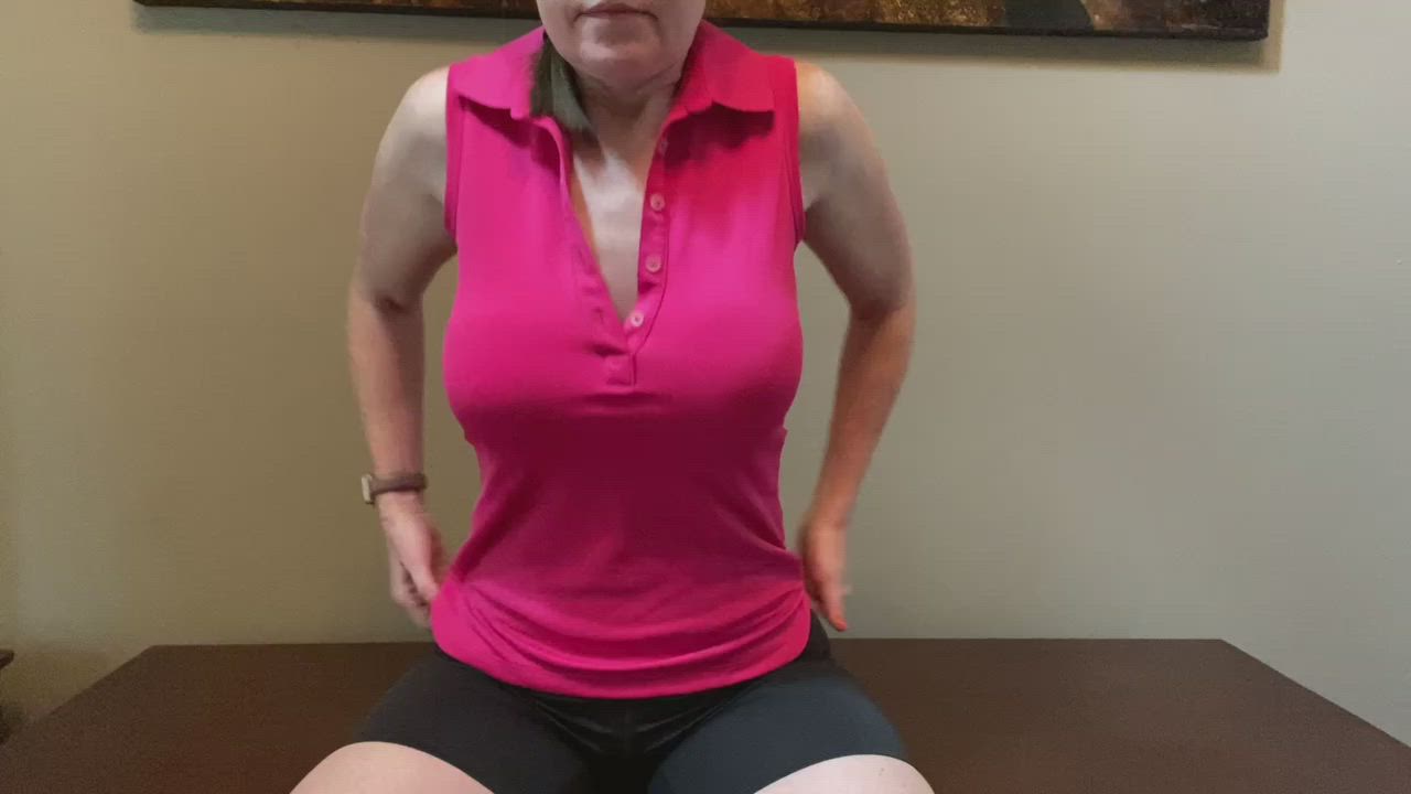 Good morning sexies, thanks for following and being awesome! This titty drop gif