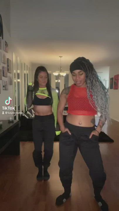 Kayden &amp; Kacy moving their waistlines.