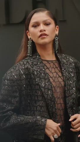 cleavage natural tits zendaya gif