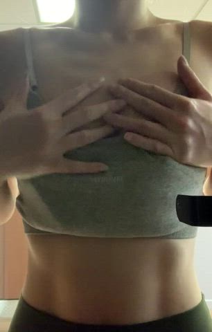 Post workout tease😌 Happy Saturday ❤️