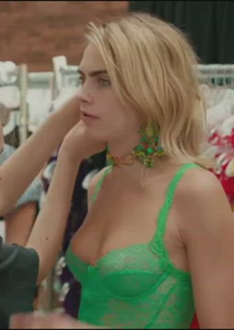 Cara Delevingne, lingerie