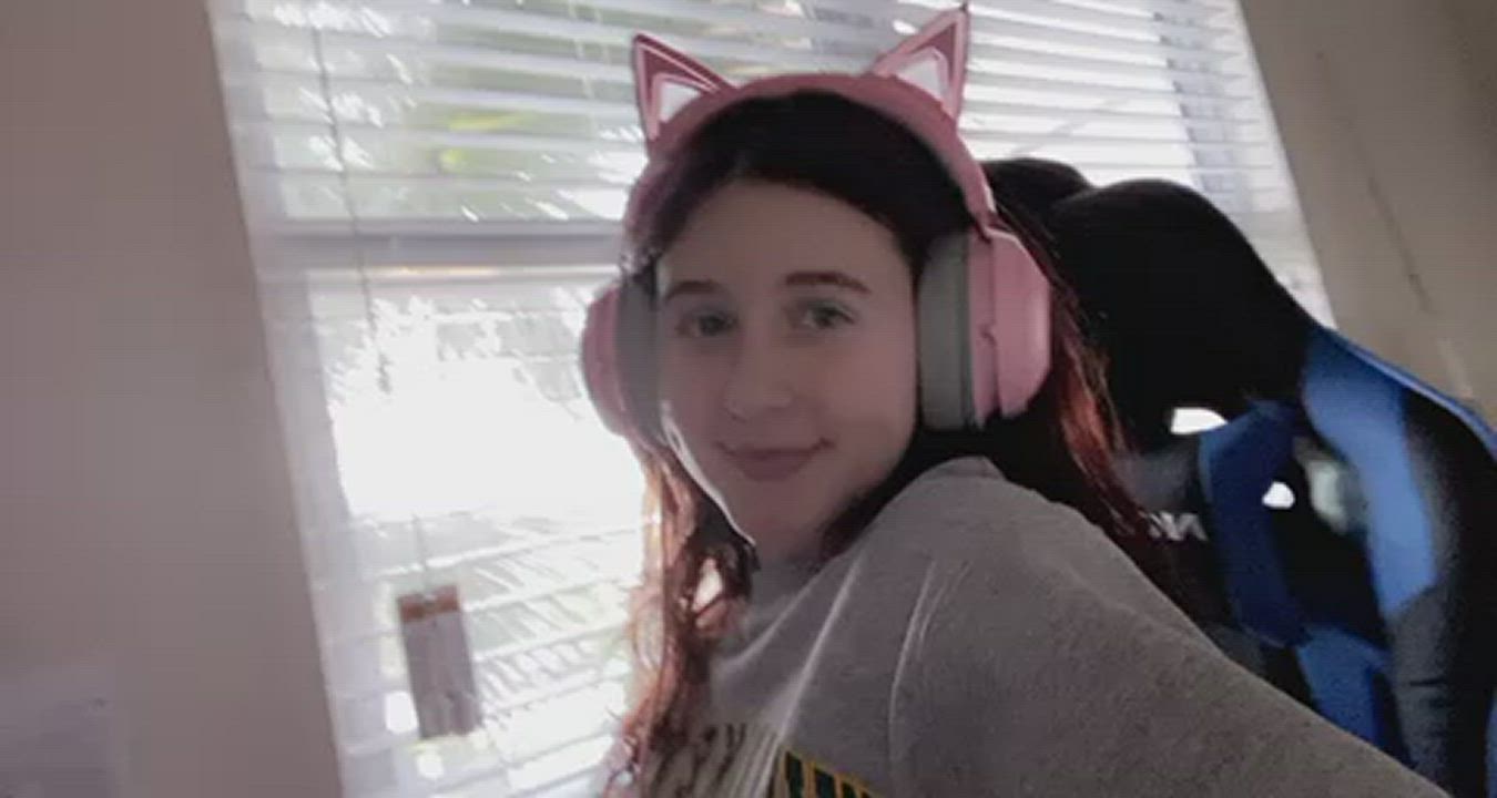 I wish I could show my tits on my stream :(