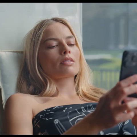 celebrity margot robbie non-nude gif