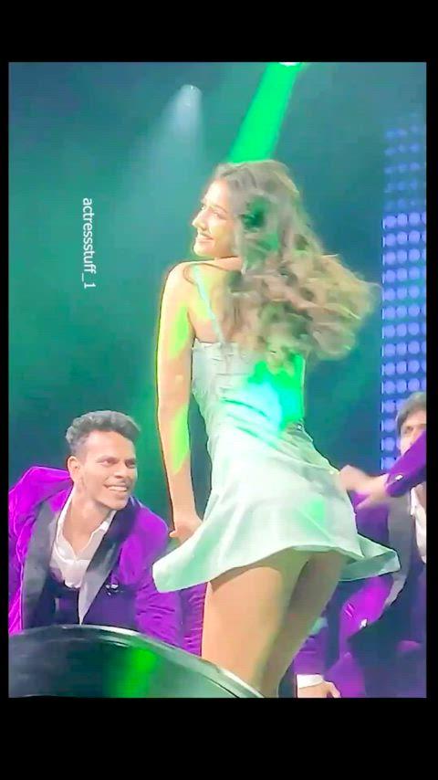 Disha randPatani almost pantyless !!👅👄 grooving that expensive juicy gaand