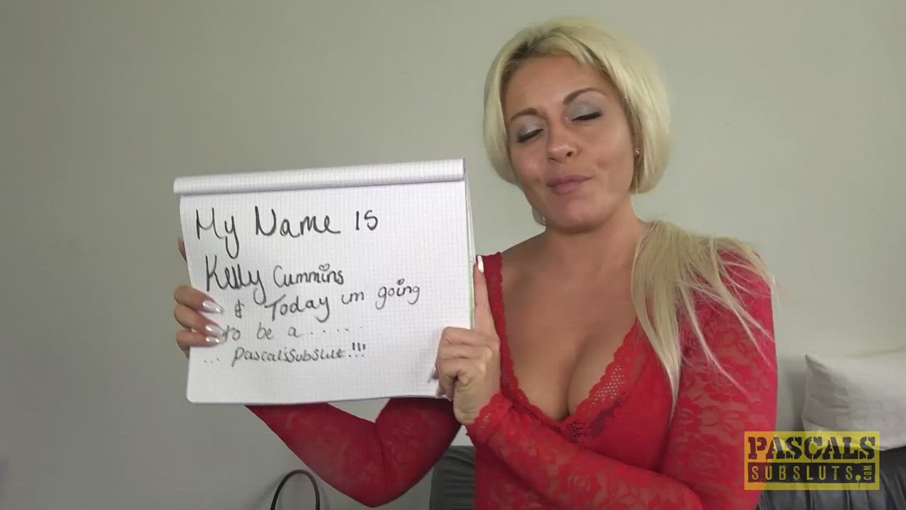 Kelly Cummins loves cumming