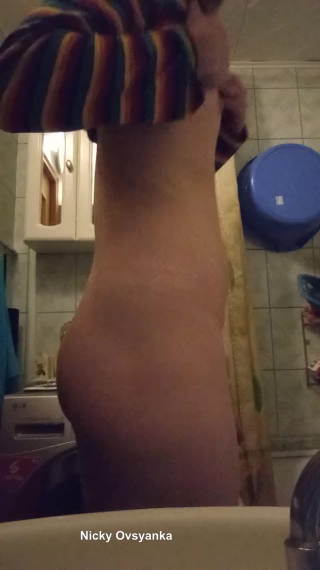 Trap girl show her body
