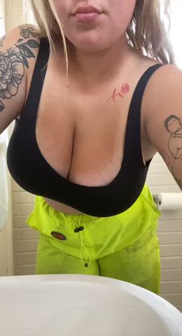 hope you don’t mind the construction tan 🙈