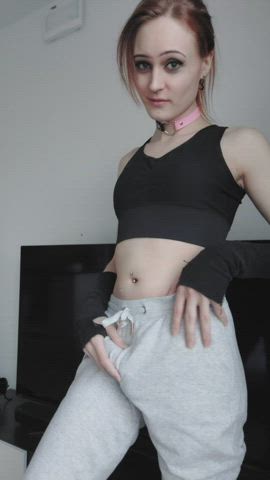 Gotta love grey sweatpants.. 🍆