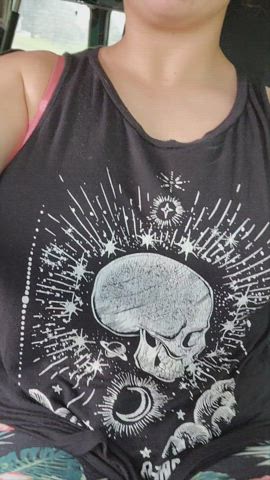 Riding in a big makes my tits start bouncing... and makes me alot more visibile 😋
