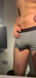 18 M Uk, no idea how big it is, its like 8.7 or something lol