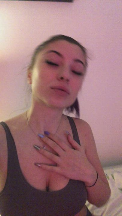 I want to fuck one lucky Redditor. Who wants to be the one? 😇