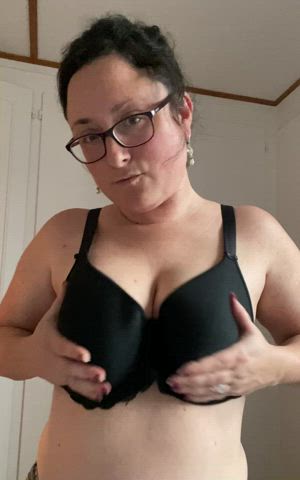 I need to be filled with cum as hubby never gives me a creampie