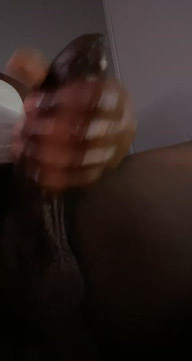 18 male uncut bbc looking for jerking buddy. Im not verbal so don’t ask me to talk.BLACK+++++.