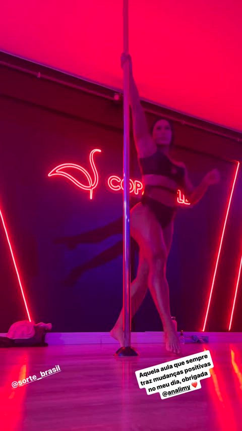ass big ass big tits brazilian celebrity dancing muscular girl pole dance gif