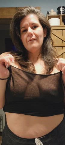 🙊 you can see my nipples through this shirt