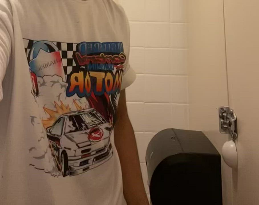 19 year old college twink wants a man to milk him pls