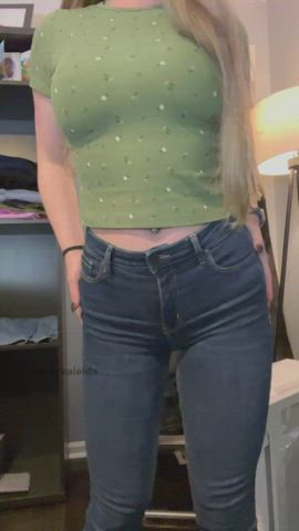 Hope you like (naughty) moms in jeans :)