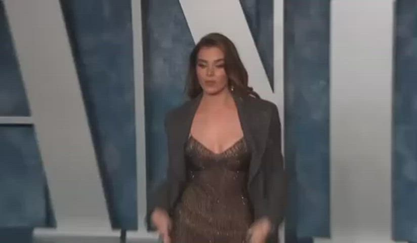 brunette celebrity hailee steinfeld gif