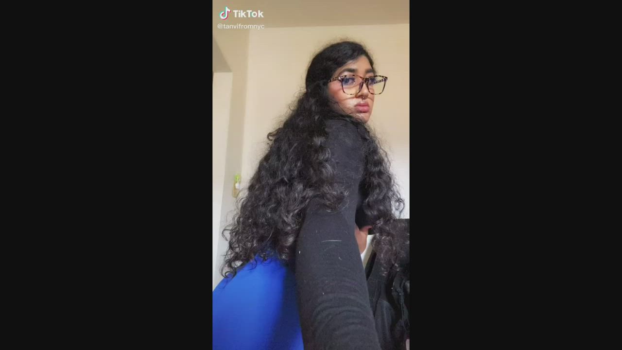 TikTok Split Screen tanvifromnyc-Violet Myers