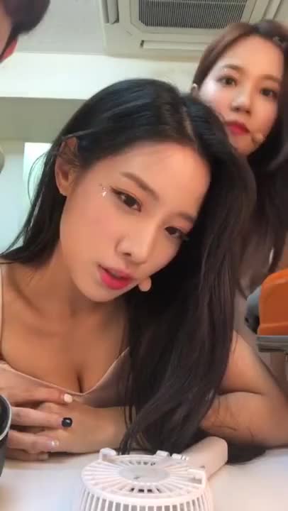 (4) Berry Good Johyun (신지원) Instagram Live [181018] - YouTube-3