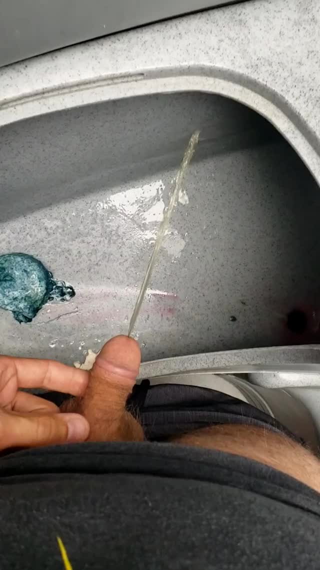 Porta John pissin