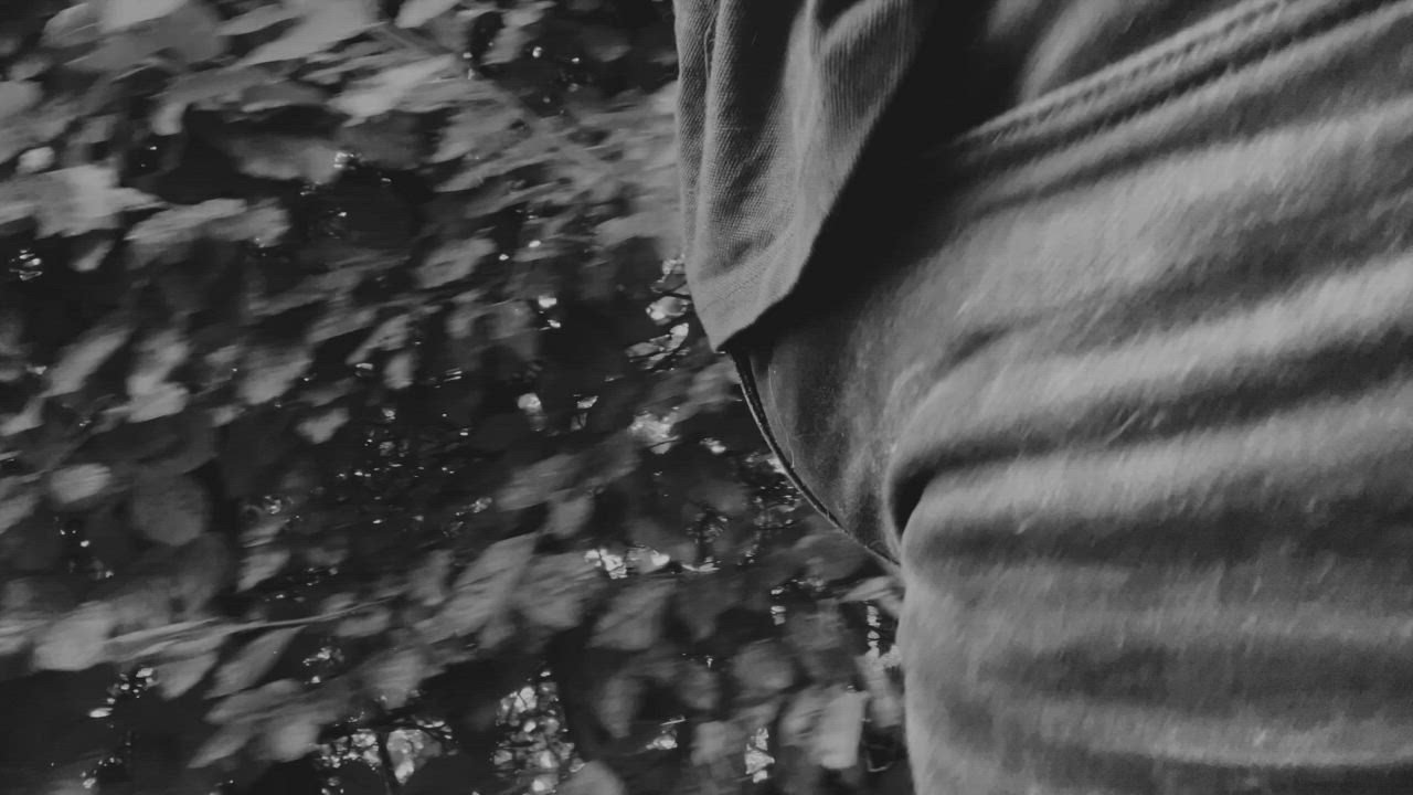 You asked for more of my bulge in my jeans, well here it is in public. Enjoy😊