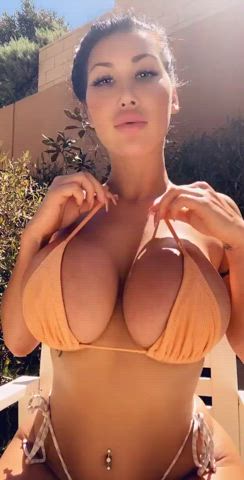 Look At Those Big Beautiful Tits Bouncing