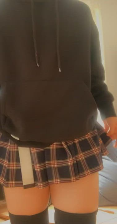 Yes it shakes, jiggles and gets a spanking once in a while! <33 yk where the