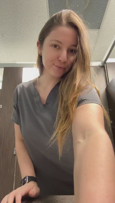 Dropping my tits out at work in 3...2...1 👩‍⚕️🥵