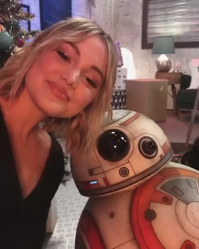 Olivia Holt gif