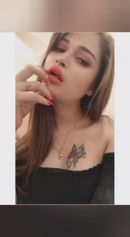 Gorgeous I N S T A Model showing heaven to everyone (2 videos) (comments)