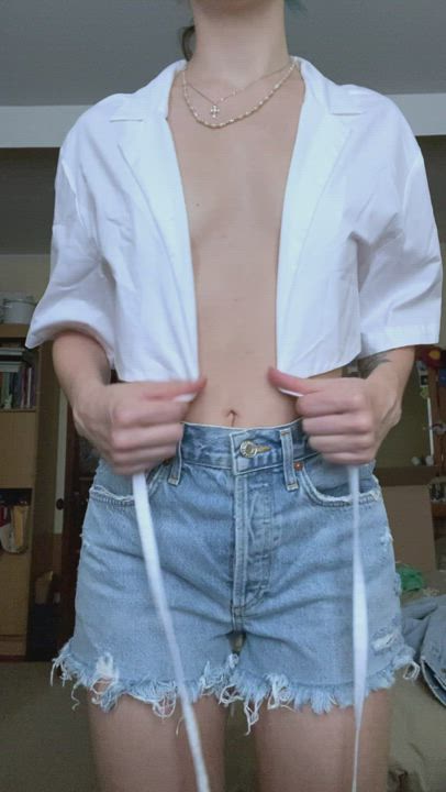 Would anyone really fuck a girl with tits this tiny? ?