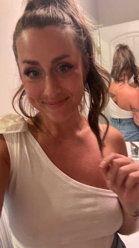 Not wearing panties is so much more fun than wearing them 