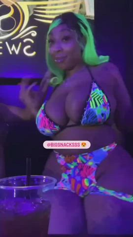 Strippers with titties and ass >
