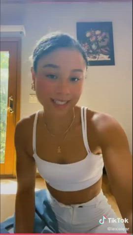 Lexie in Skinny Jeans