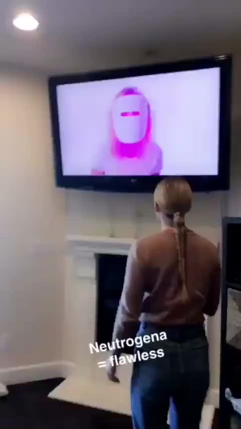 Olivia Holt gif