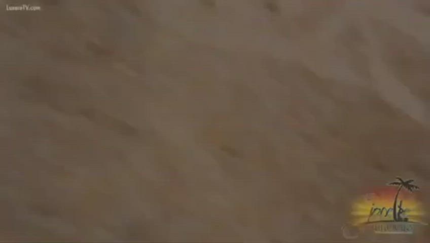 Double pee on the beach