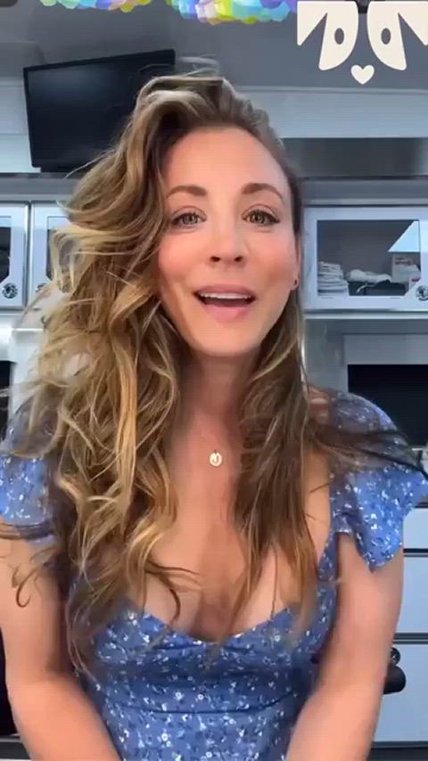 celebrity cleavage kaley cuoco gif