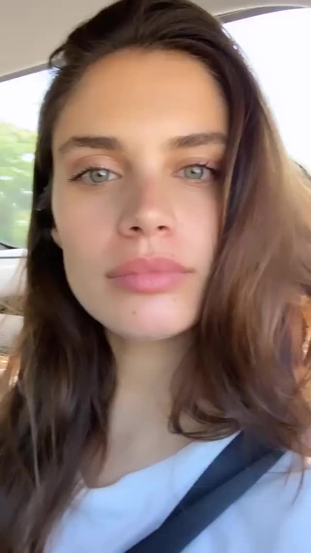 Celebrity Sara Sampaio gif