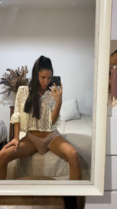 The type of girl clock that you’ll worship 