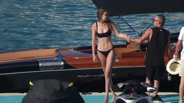 Bella Hadid & Gigi Hadid Jetski and Read On Holiday