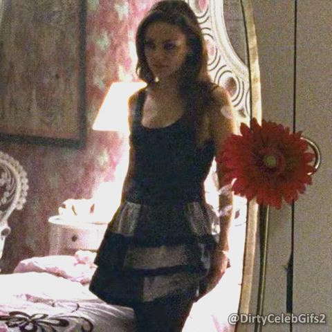 Celebrity Lesbians Mila Kunis Natalie Portman Pussy Eating gif
