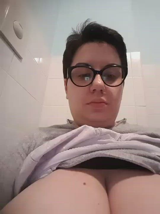 Amateur Big Tits Girls gif