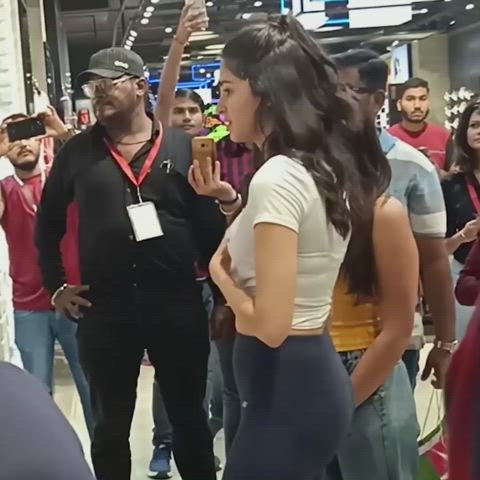 Ananya Panday tight ass